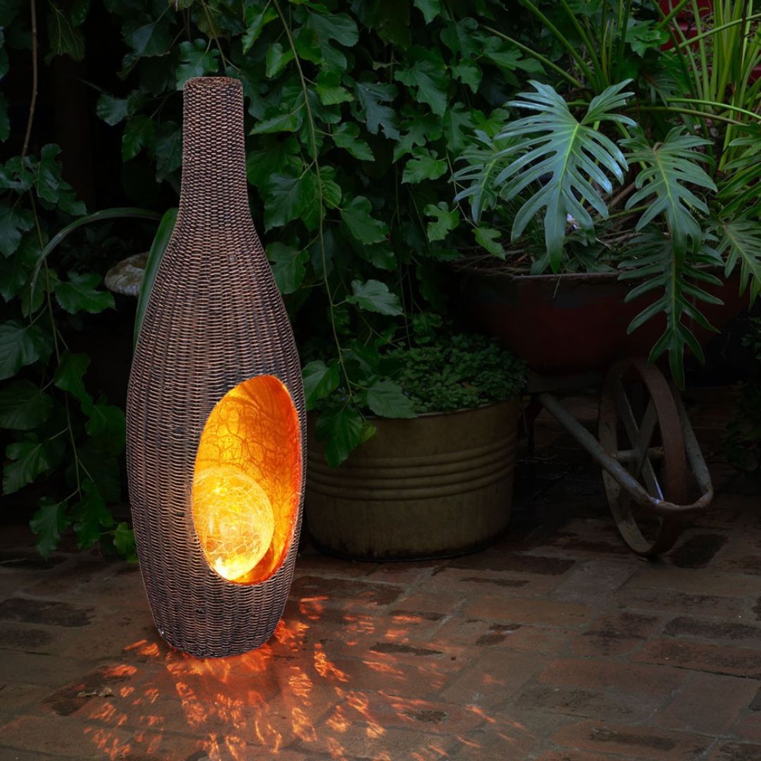 Solar LED Rattan Gartenlampe mit Glaskugel Gold
