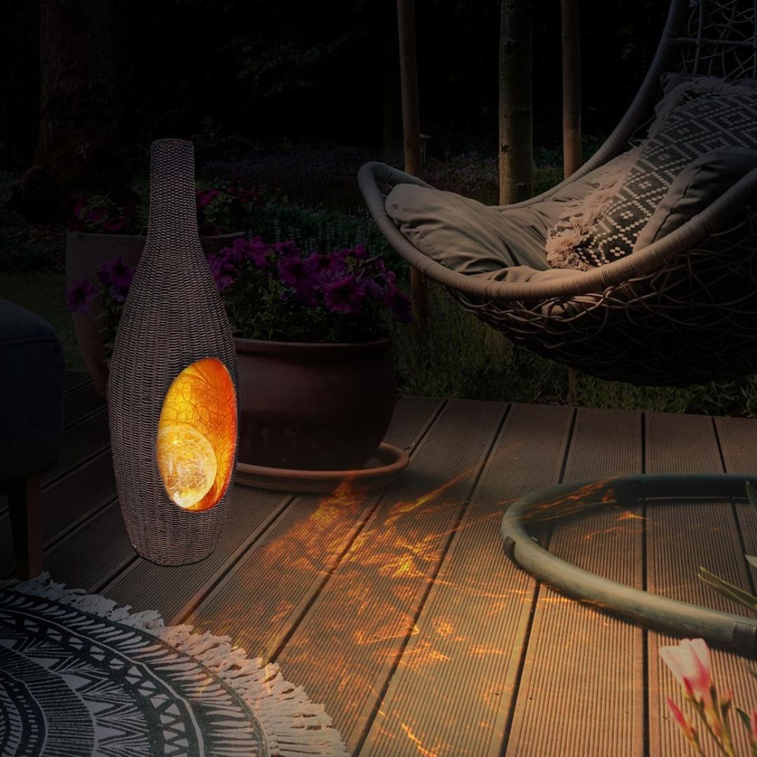 Solar LED Rattan Gartenlampe mit Glaskugel Gold