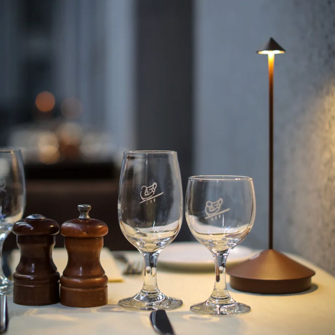 Dimmbare Kabellose LED Tischlampe aus Aluminium – IP54, Minimalistisch