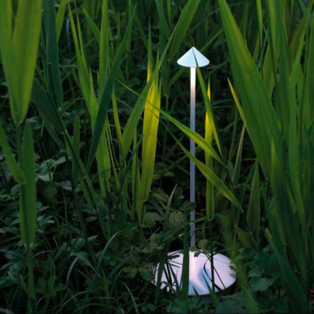 Dimmbare Kabellose LED Tischlampe aus Aluminium – IP54, Minimalistisch