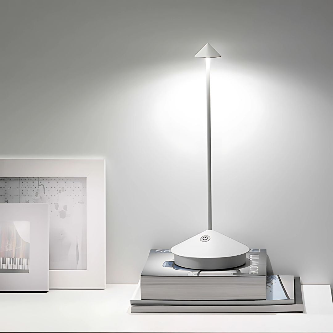 Dimmbare Kabellose LED Tischlampe aus Aluminium – IP54, Minimalistisch