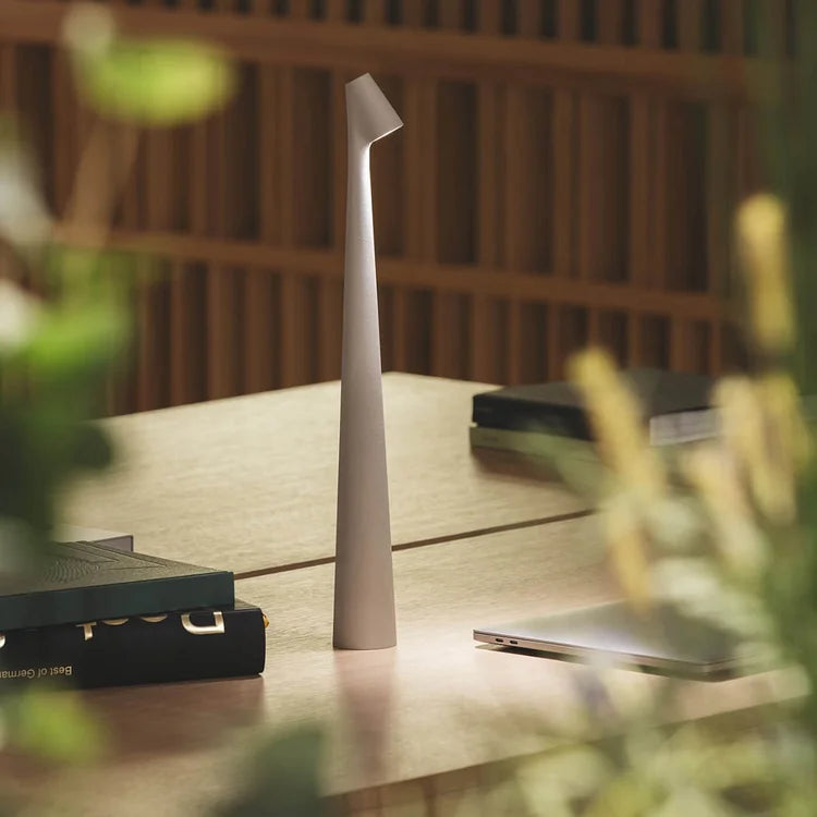 Minimalistische LED Beam Lampe – Wand- oder Tischleuchte Modern