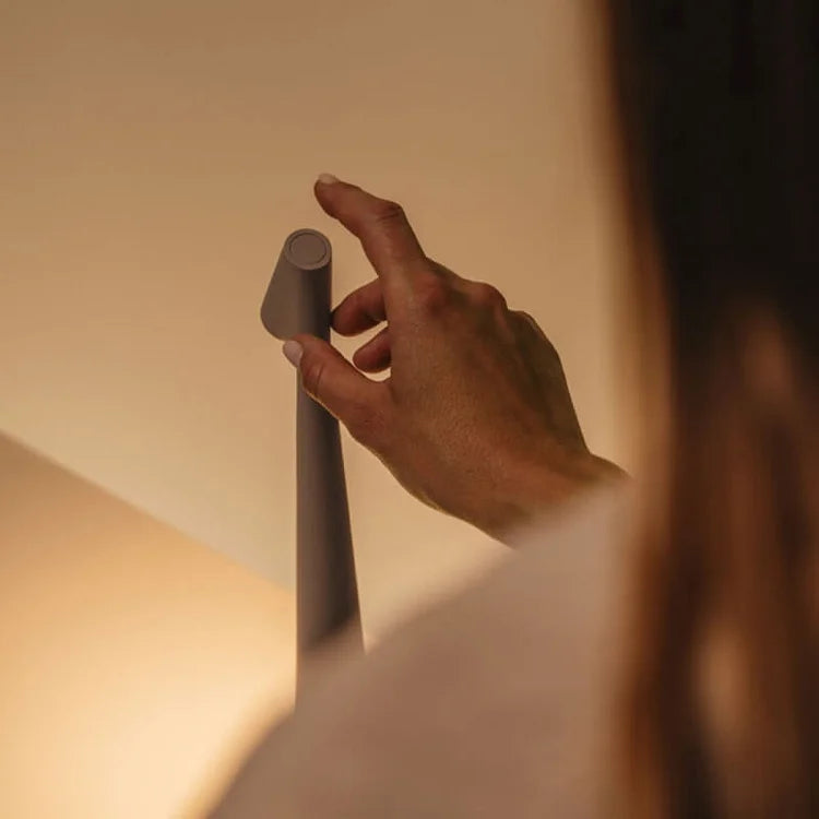 Minimalistische LED Beam Lampe – Wand- oder Tischleuchte Modern