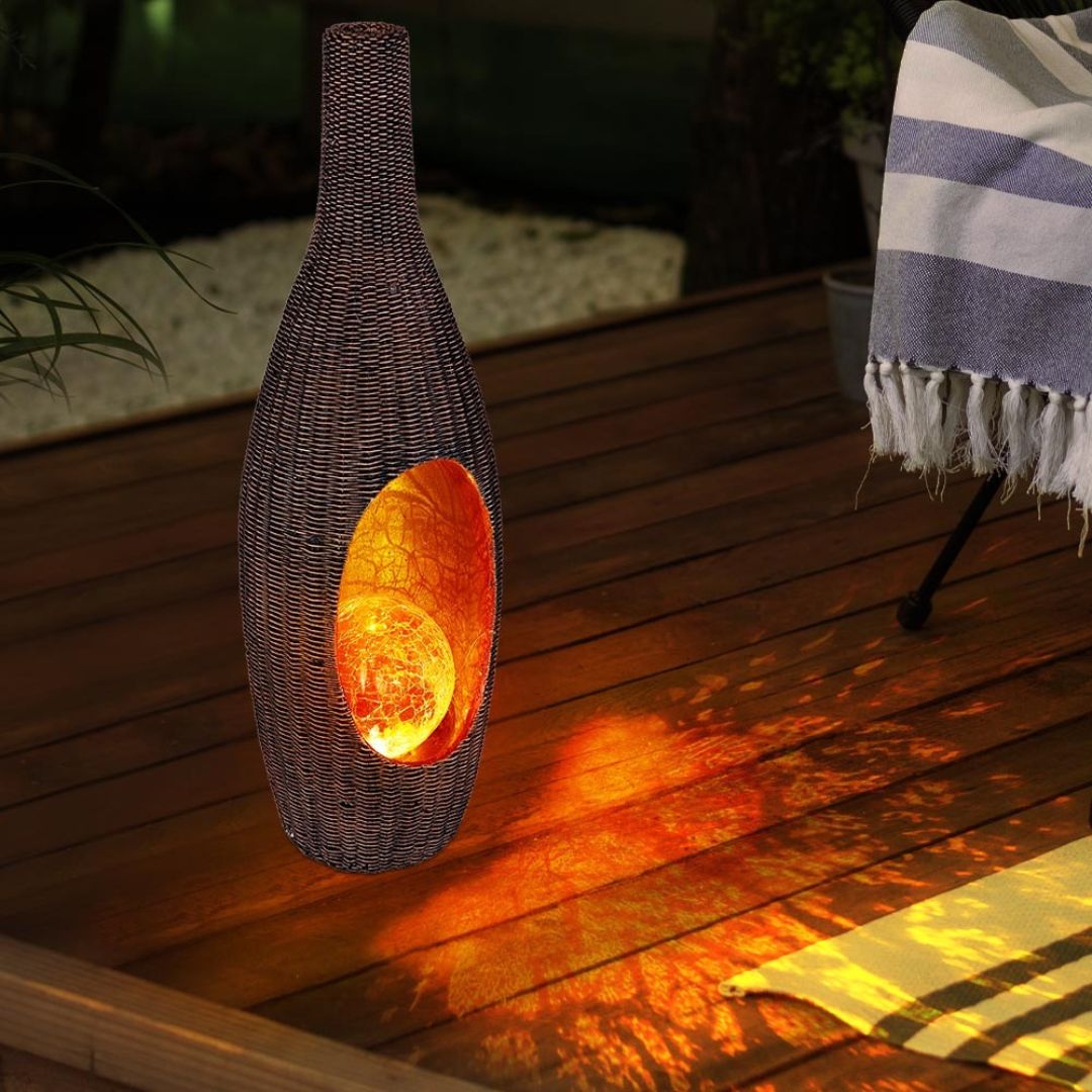 Solar LED Rattan Gartenlampe mit Glaskugel Gold