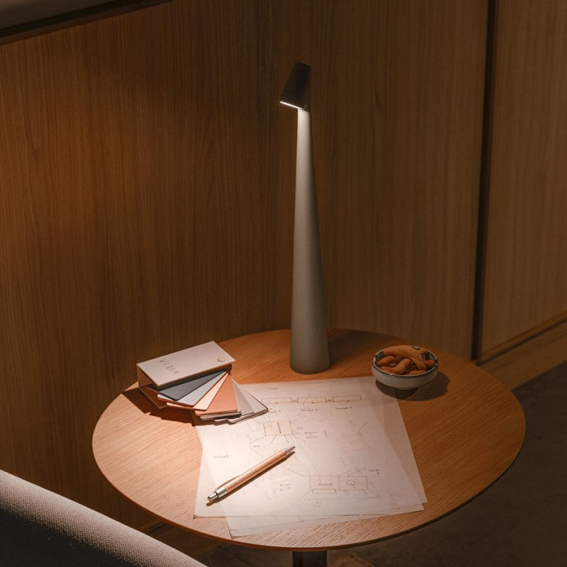 Minimalistische LED Beam Lampe – Wand- oder Tischleuchte Modern