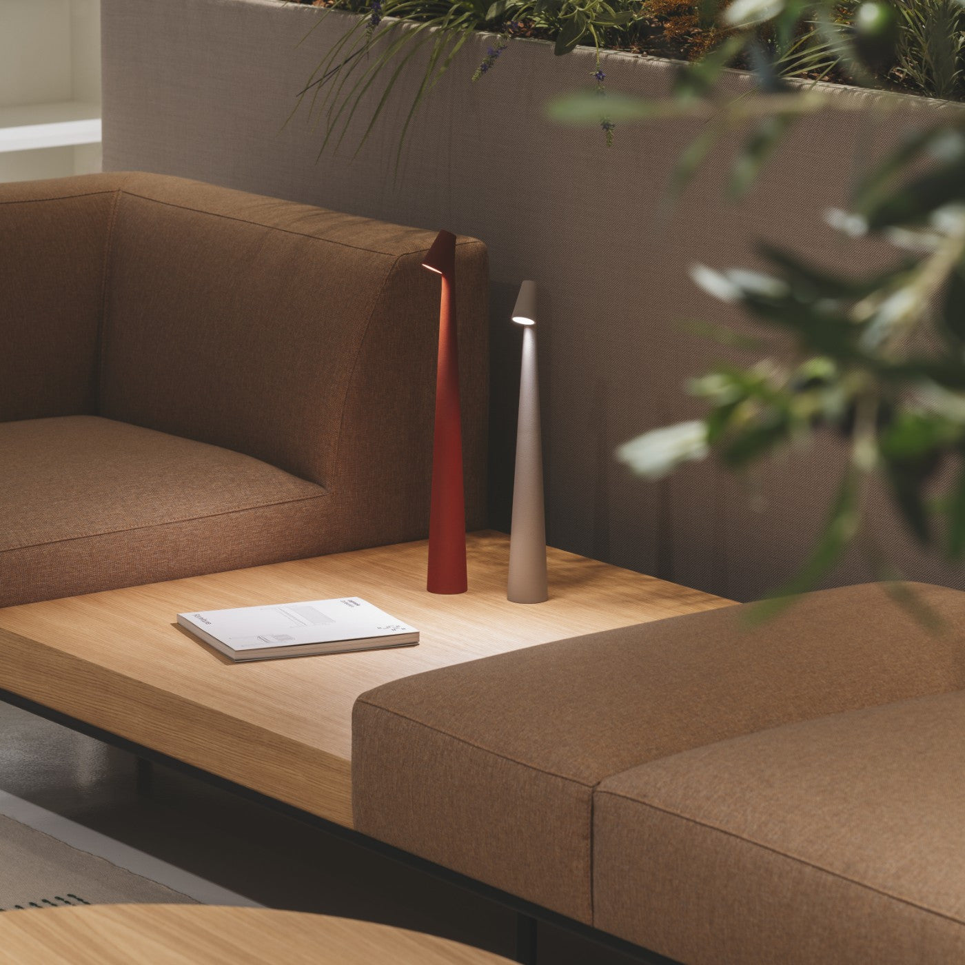 Minimalistische LED Beam Lampe – Wand- oder Tischleuchte Modern
