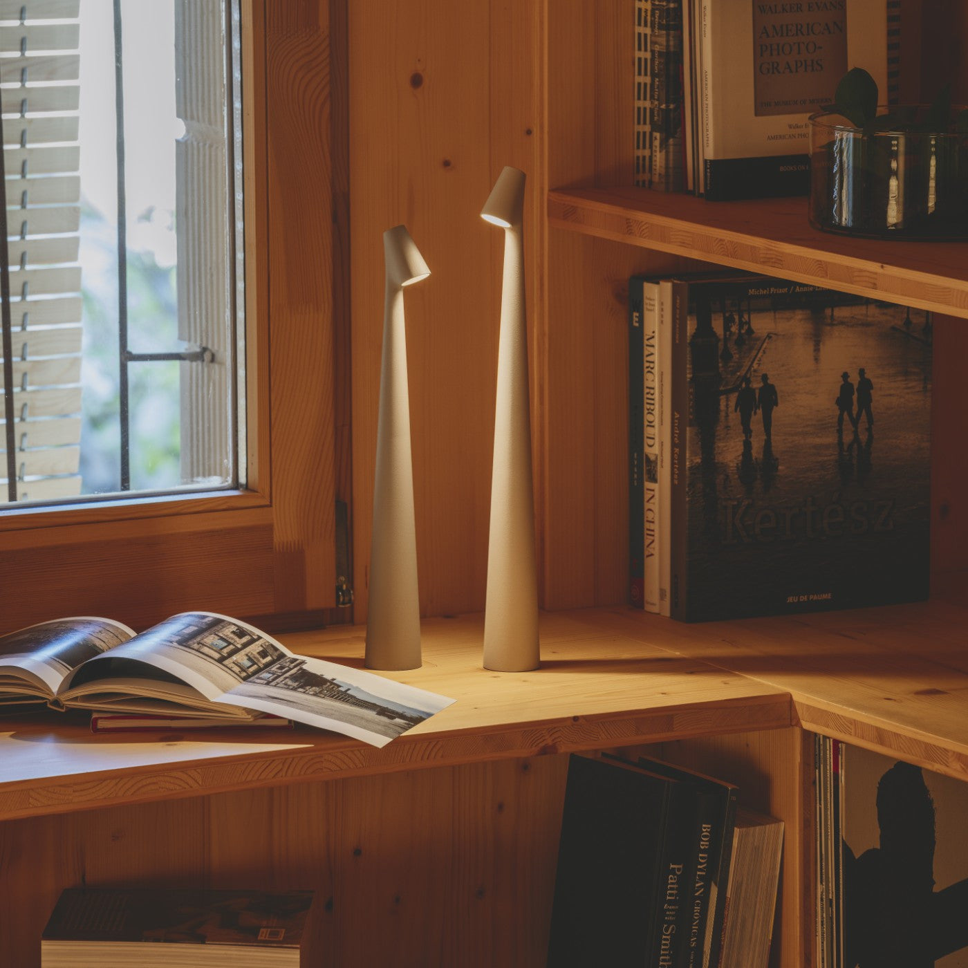 Minimalistische LED Beam Lampe – Wand- oder Tischleuchte Modern