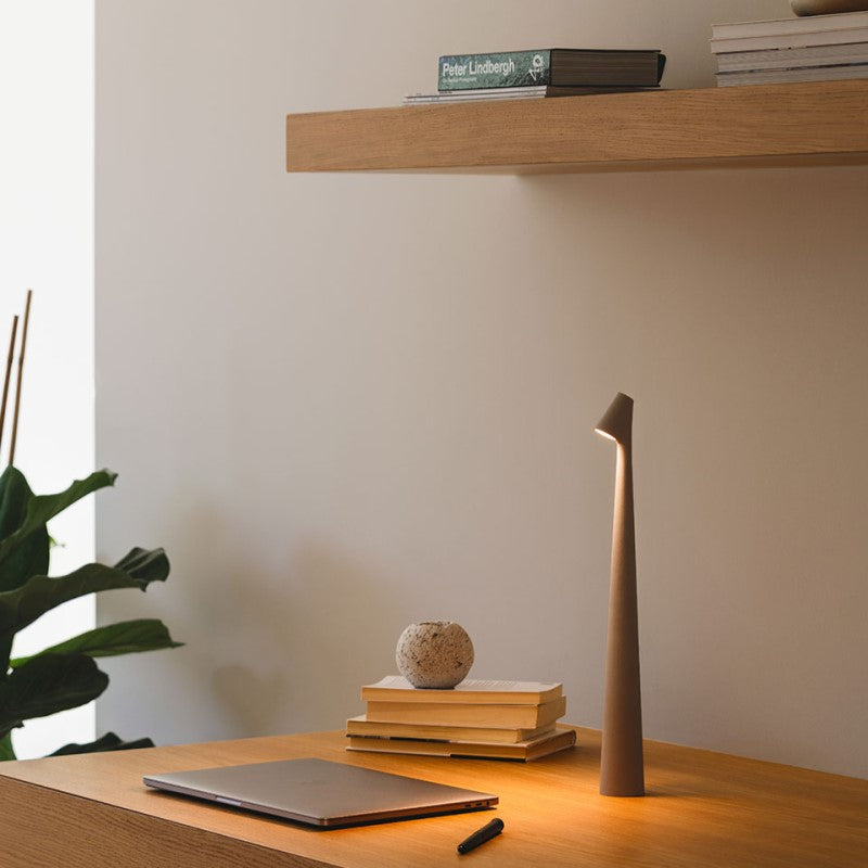 Minimalistische LED Beam Lampe – Wand- oder Tischleuchte Modern