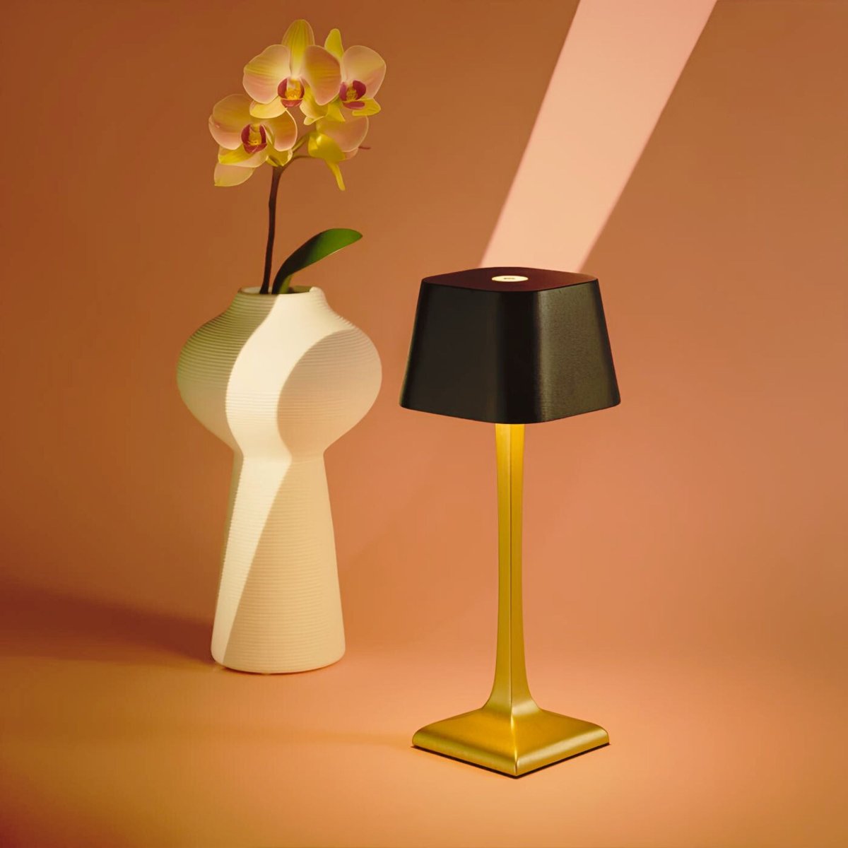 Elegante LED Tischlampe mit Dimmer und USB-C Aufladung – Kabellose Tischleuchte, Wasserdicht, 16 Stunden Akkulaufzeit, Modernes Design-4