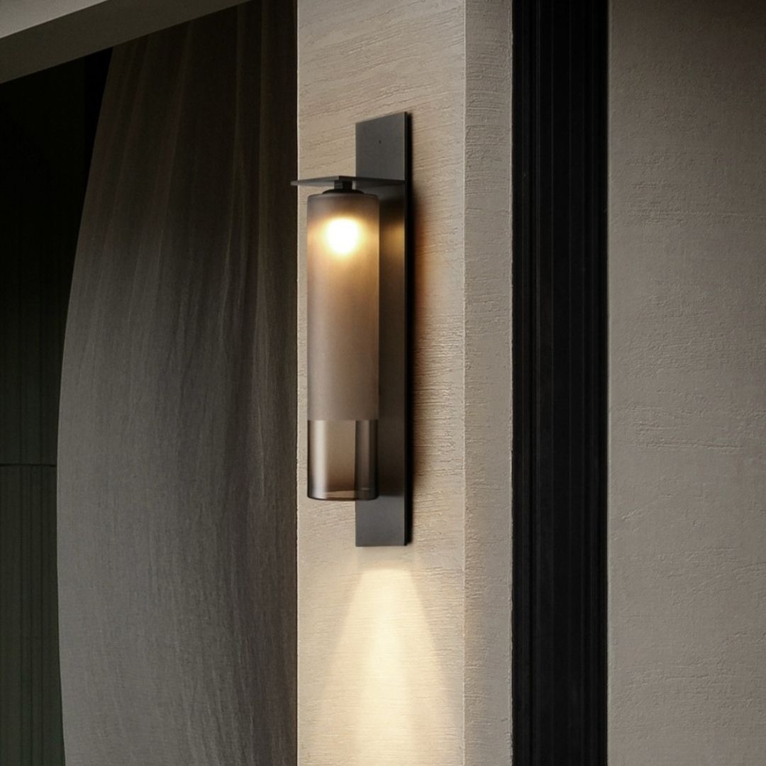 Elegante Wandleuchte aus Metall und Glas, 50 cm hoch, E27 Fassung