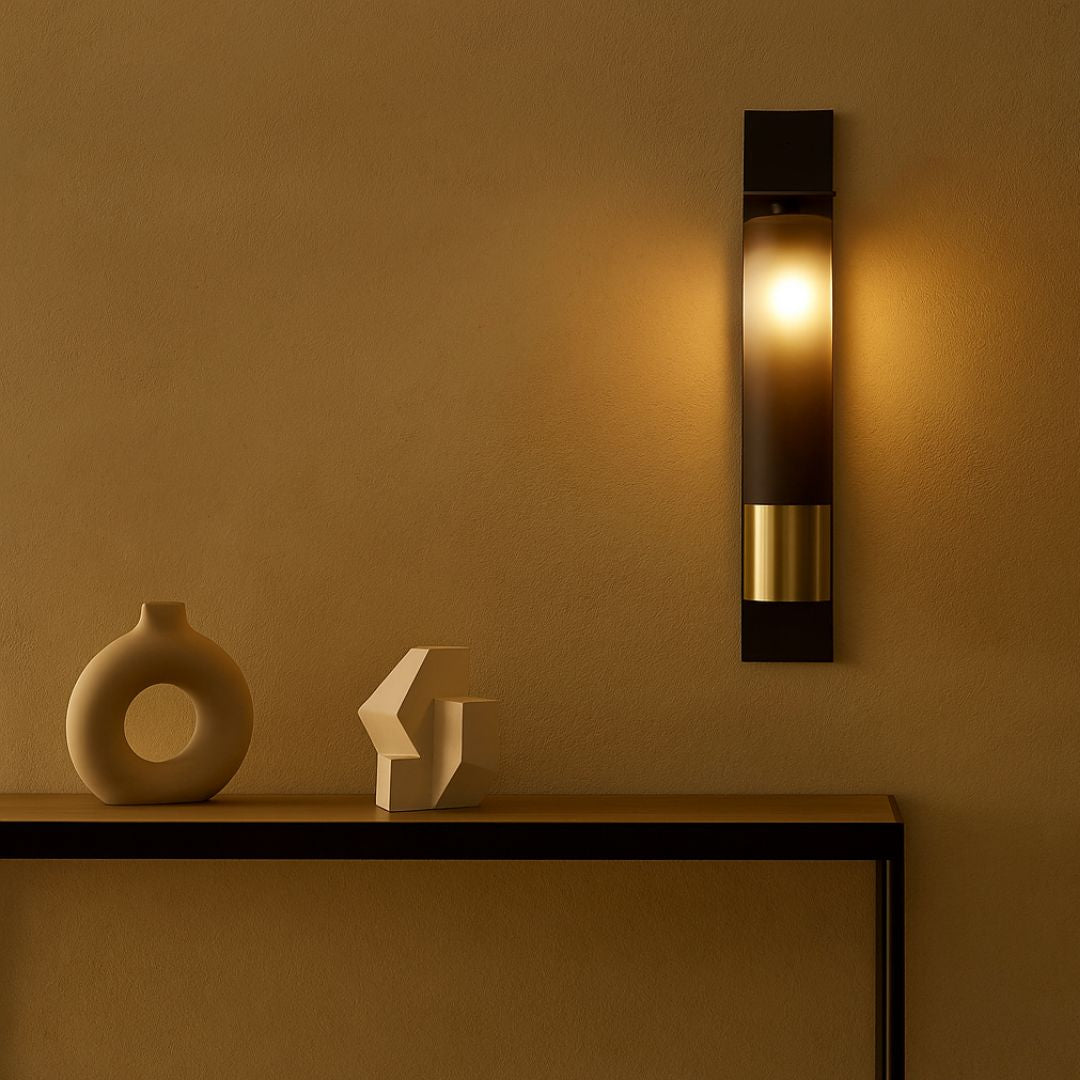 Elegante Wandleuchte aus Metall und Glas, 50 cm hoch, E27 Fassung