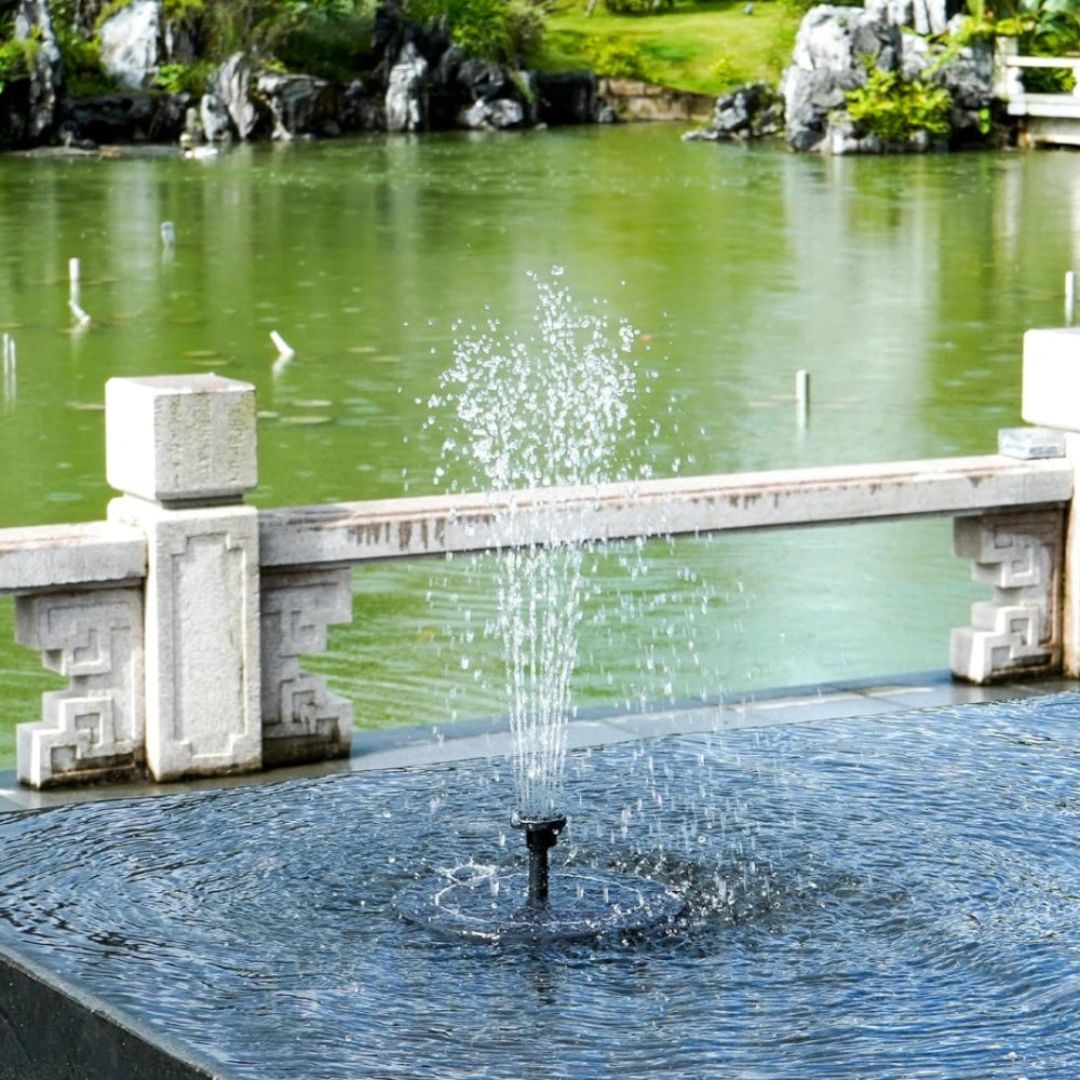 Solarbrunnen Garten mit 7 Sprühmuster und Dämmerungssensor - Solarspringbrunnen