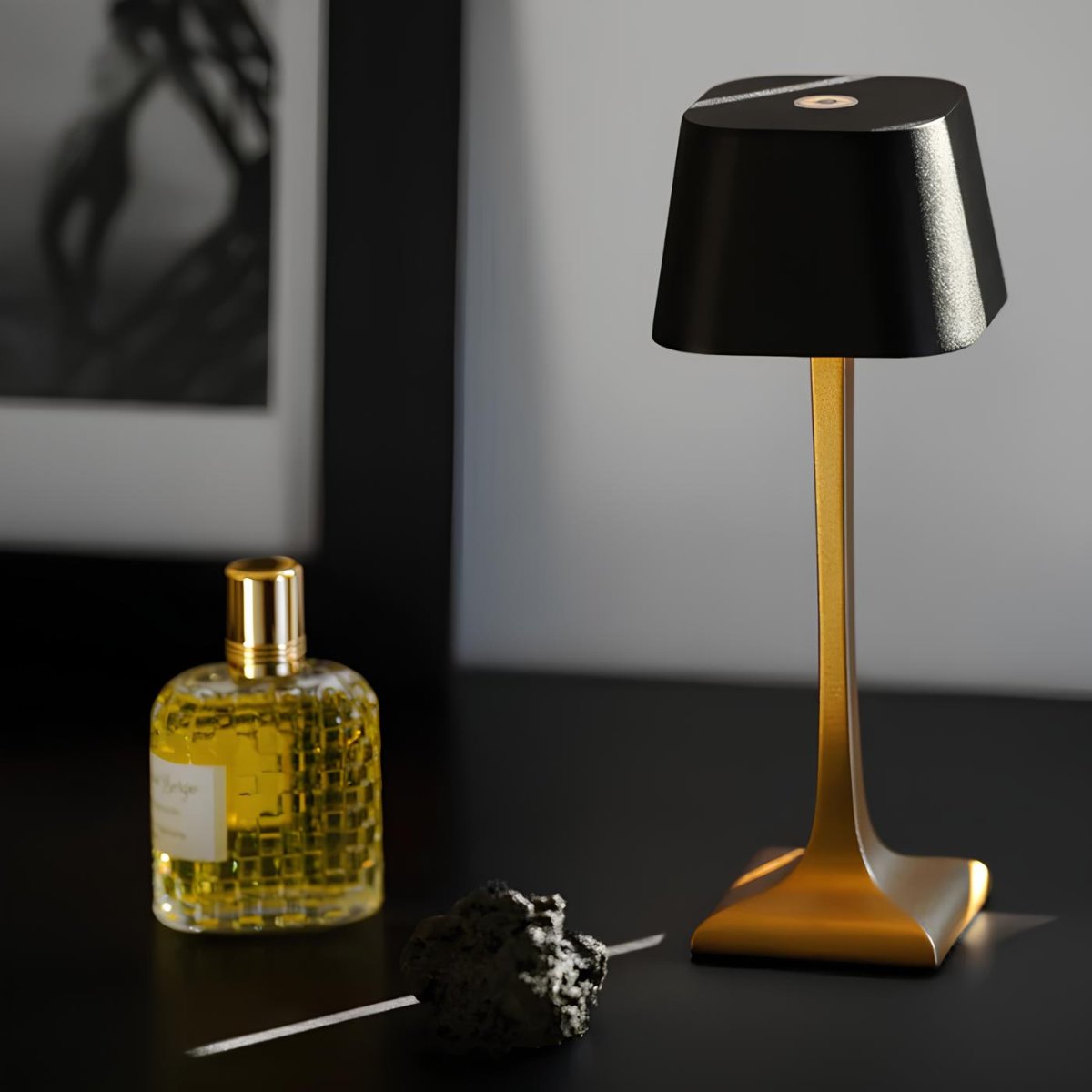 Elegante LED Tischlampe mit Dimmer und USB-C Aufladung – Kabellose Tischleuchte, Wasserdicht, 16 Stunden Akkulaufzeit, Modernes Design-1