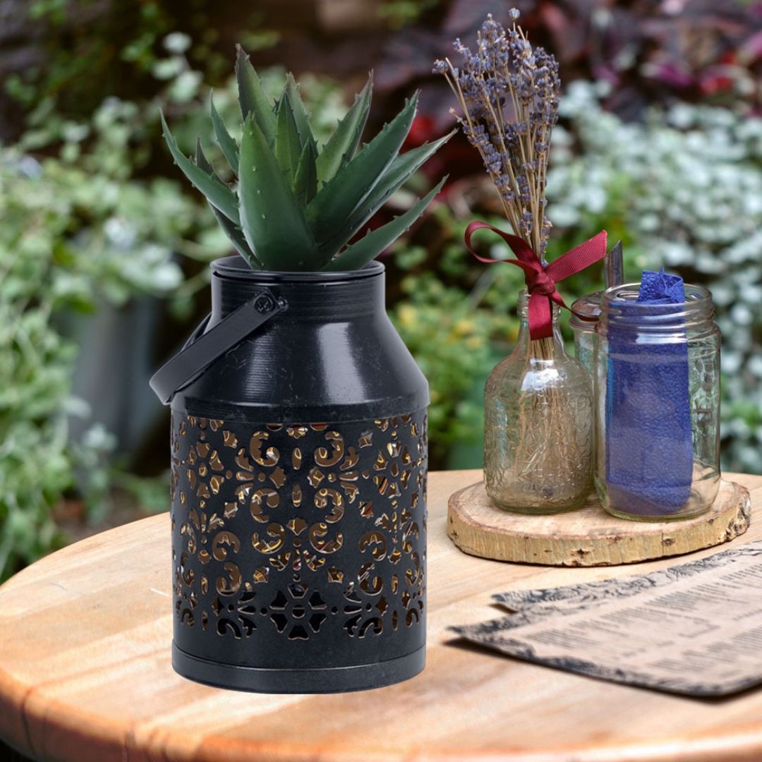 LED Solar Gartenlaterne Schwarzes Pflanzlicht mit Sensor