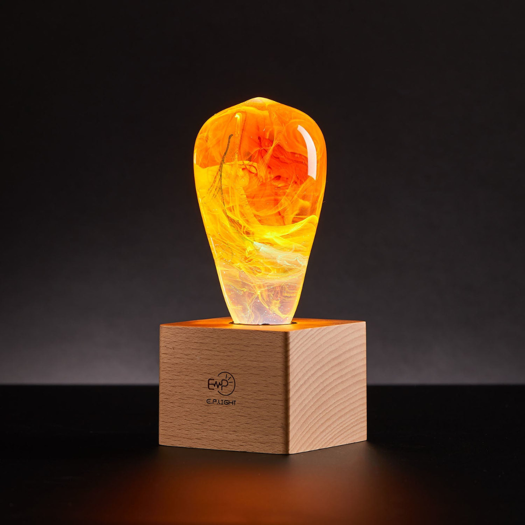 LED Lampe mit Holzsockel – Energieeffiziente Handgefertigte Beleuchtung