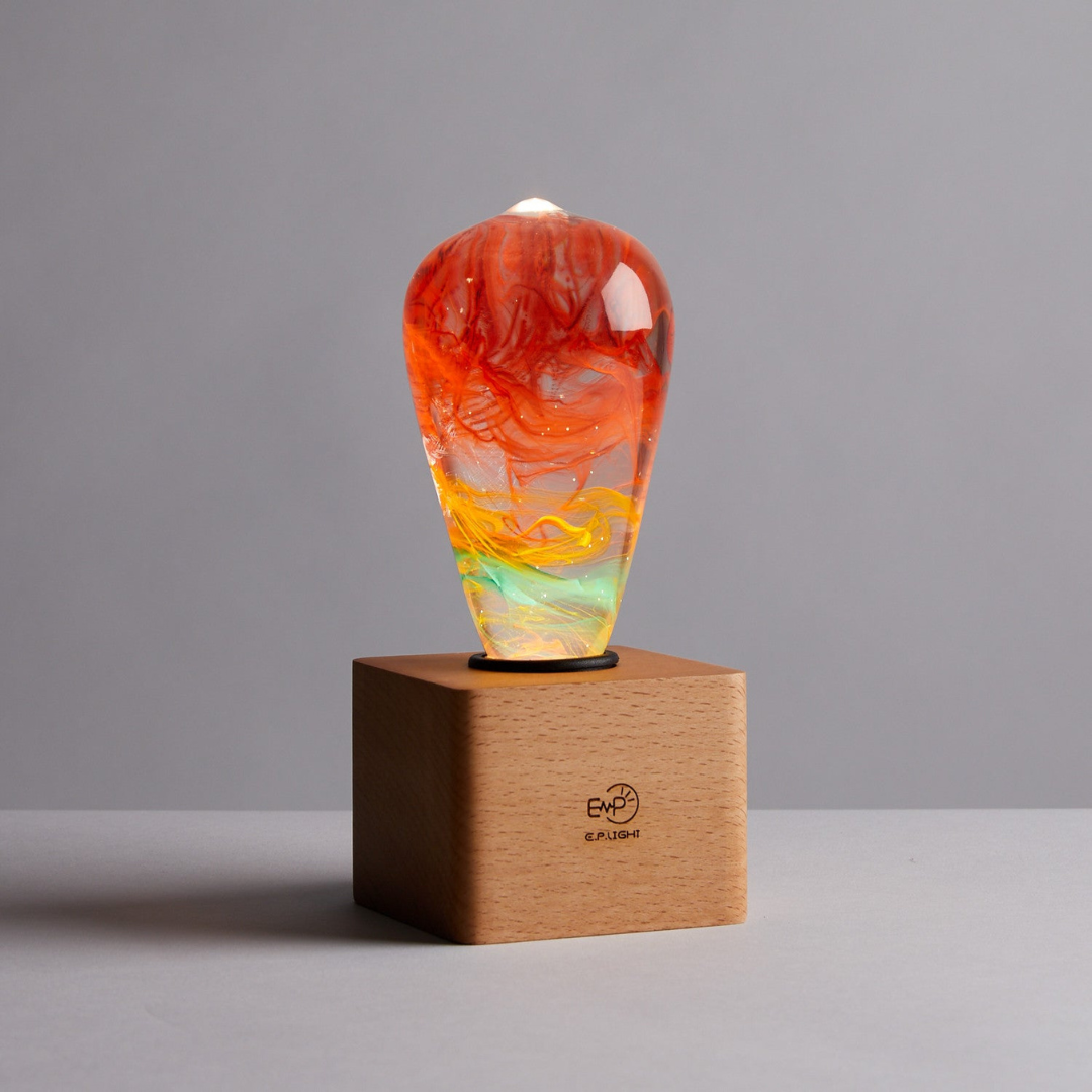 LED Lampe mit Holzsockel – Energieeffiziente Handgefertigte Beleuchtung