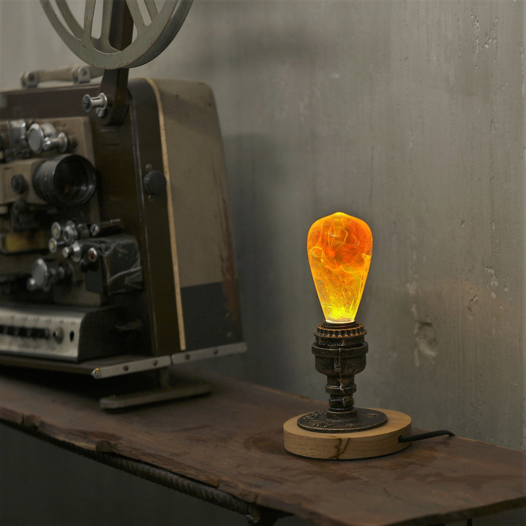 LED Lampe mit Holzsockel – Energieeffiziente Handgefertigte Beleuchtung