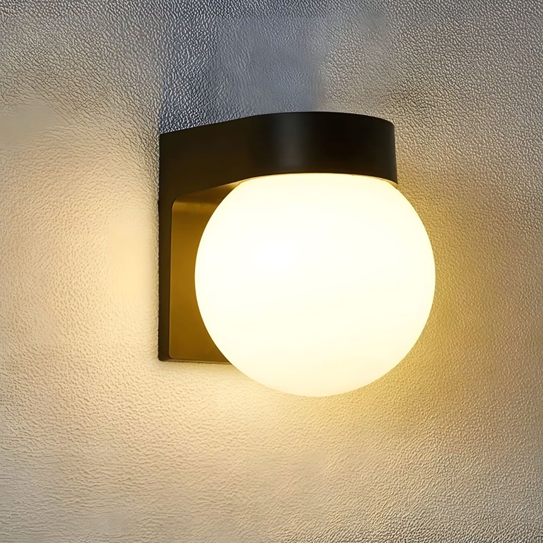 Elegante Außenbeleuchtung IP65 mit Rundem Diffusor – Schwarz für Außenbereiche