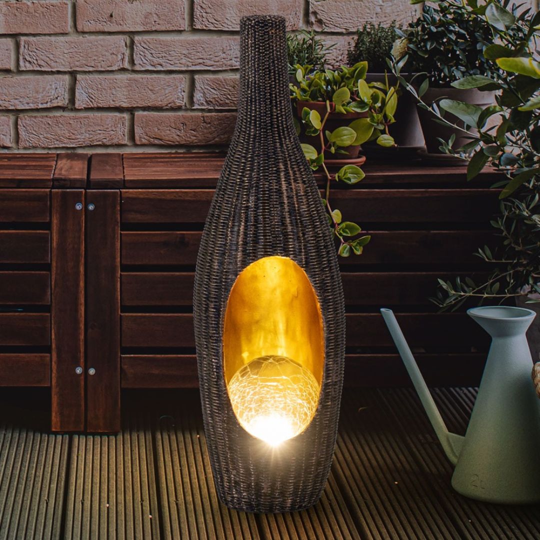 Solar LED Rattan Gartenlampe mit Glaskugel Gold