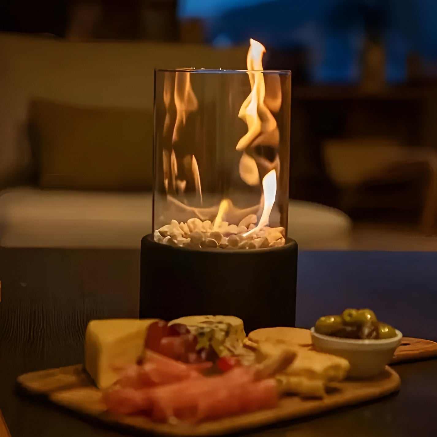 Tischfeuerstelle Solara – Schwarze Metallbasis, Stilvoll für Outdoor & Indoor
