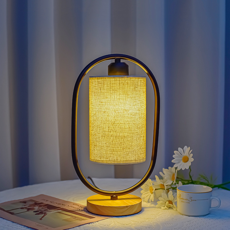 Vintage-Tischlampe aus Holz mit LED-Licht – Warme Beleuchtung für Schlafzimmer oder Schreibtisch