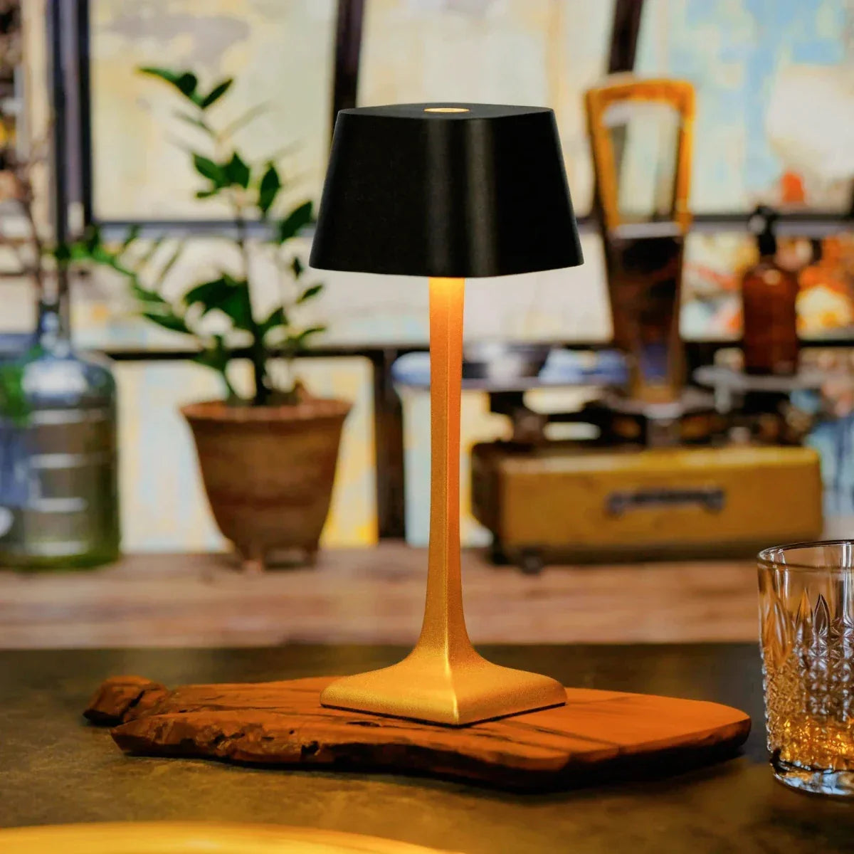 Elegante LED Tischlampe mit Dimmer und USB-C Aufladung – Kabellose Tischleuchte, Wasserdicht, 16 Stunden Akkulaufzeit, Modernes Design-6