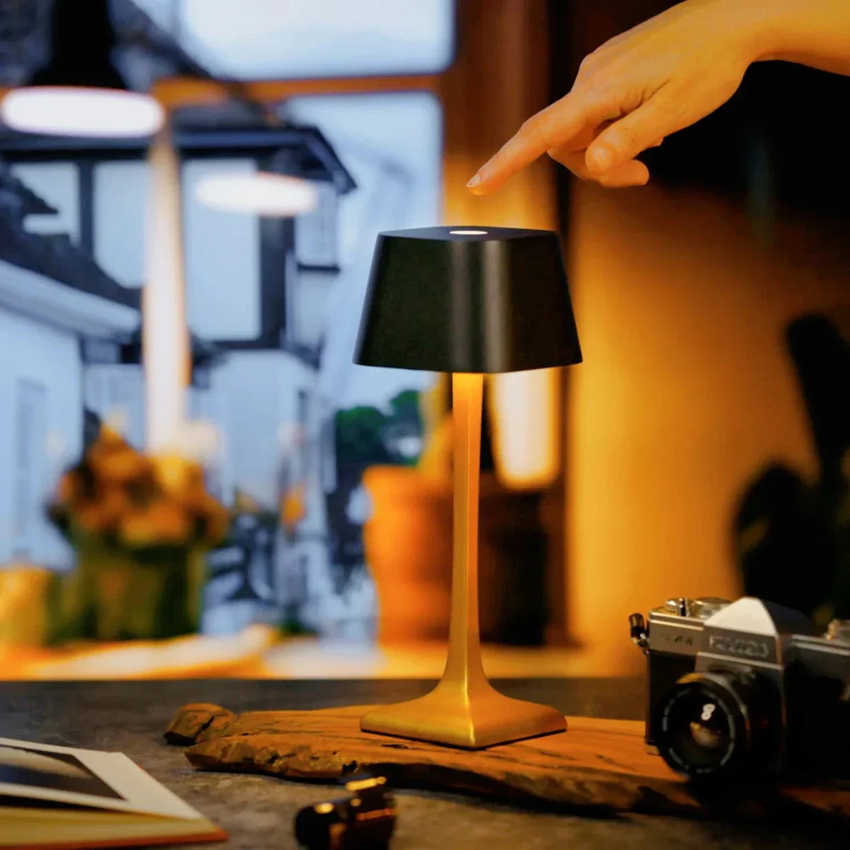 Elegante LED Tischlampe mit Dimmer und USB-C Aufladung – Kabellose Tischleuchte, Wasserdicht, 16 Stunden Akkulaufzeit, Modernes Design-5